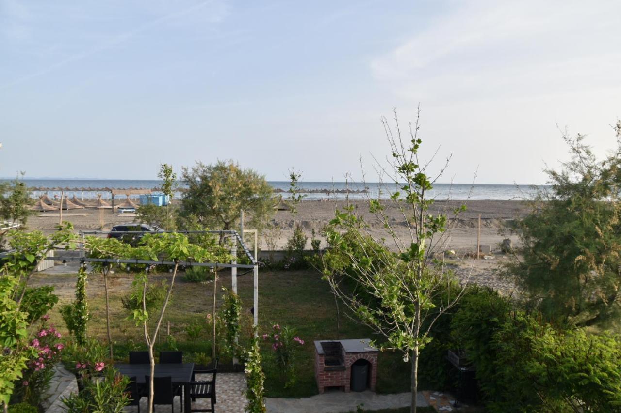 Beachfront, Tirana Villa Velipojë