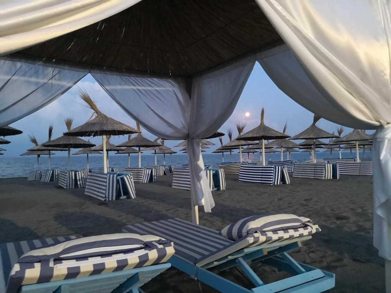 Beachfront, Tirana * Velipojë